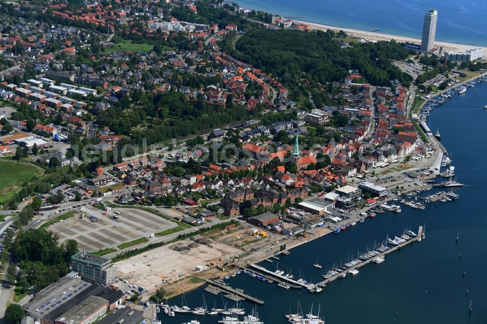 Lübeck from above - Residential construction site with multi-family housing development- on the Auf dem Baggersand in Travemuende in the state Schleswig-Holstein, Germany