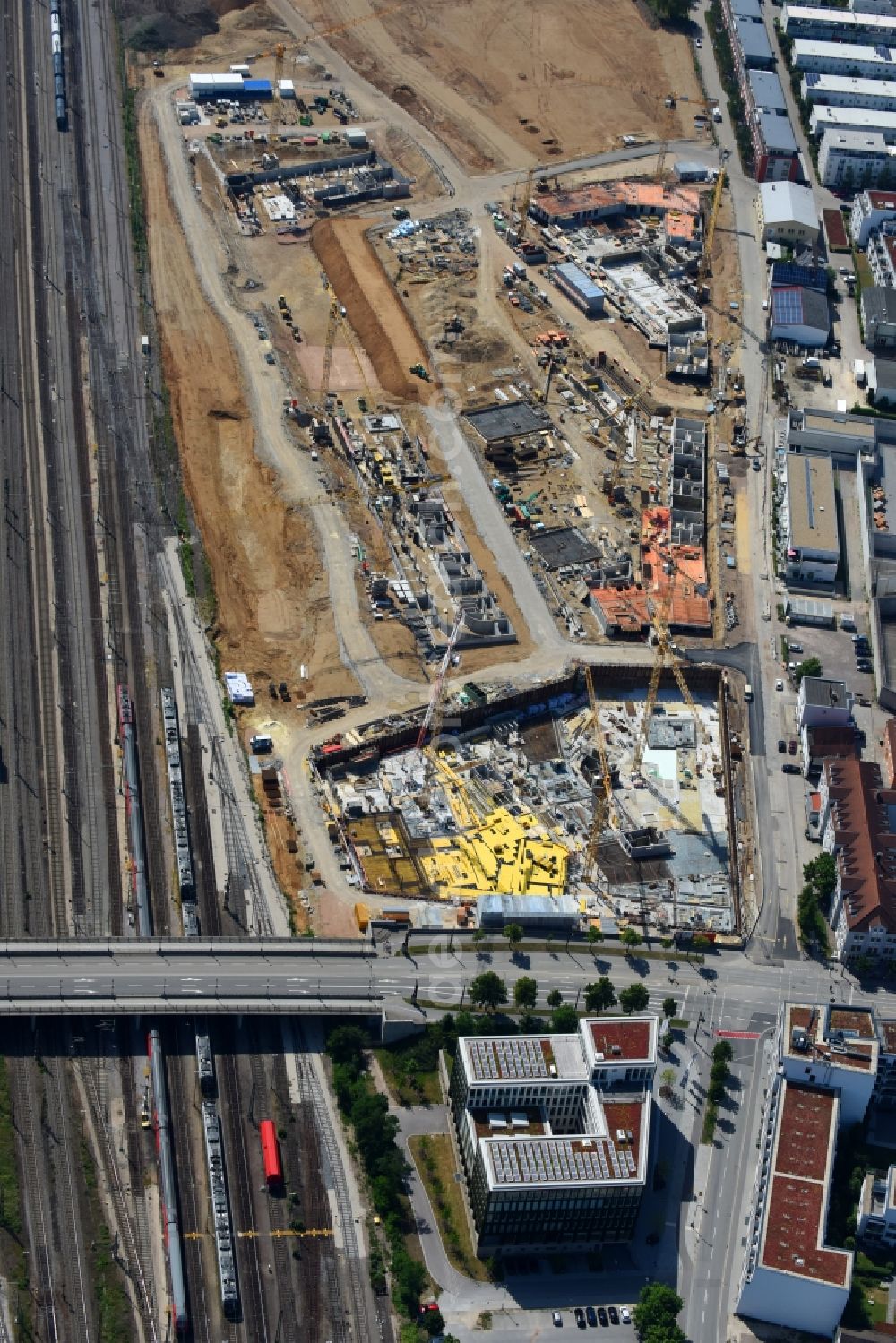 Regensburg from above - Residential construction site with multi-family housing development- on the Das DOeRNBERG on Kumpfmuehler Strasse corner Friedrich-Niedermeyer-Strasse in the district Kumpfmuehl-Ziegetsdorf-Neupruell in Regensburg in the state Bavaria, Germany