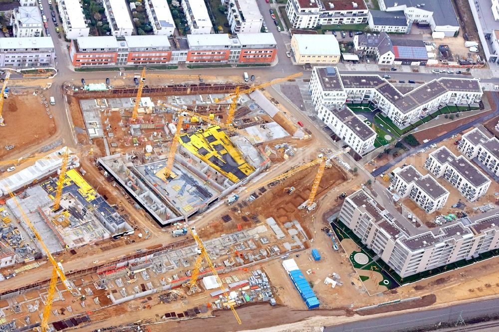 Regensburg from the bird's eye view: Residential construction site with multi-family housing development- on the Das DOeRNBERG on Kumpfmuehler Strasse corner Friedrich-Niedermeyer-Strasse in the district Kumpfmuehl-Ziegetsdorf-Neupruell in Regensburg in the state Bavaria, Germany