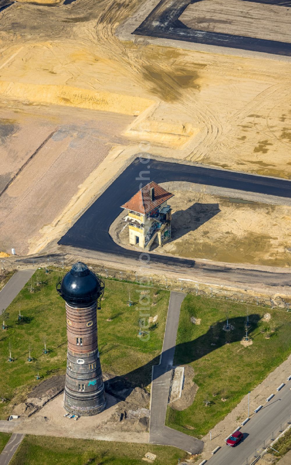 Duisburg from the bird's eye view: Residential area construction site with multi-family housing development - new building at the old water tower of the former railway site on Dirschauer Weg in the Wedau district of Duisburg in the Ruhr area in the state of North Rhine-Westphalia, Germany