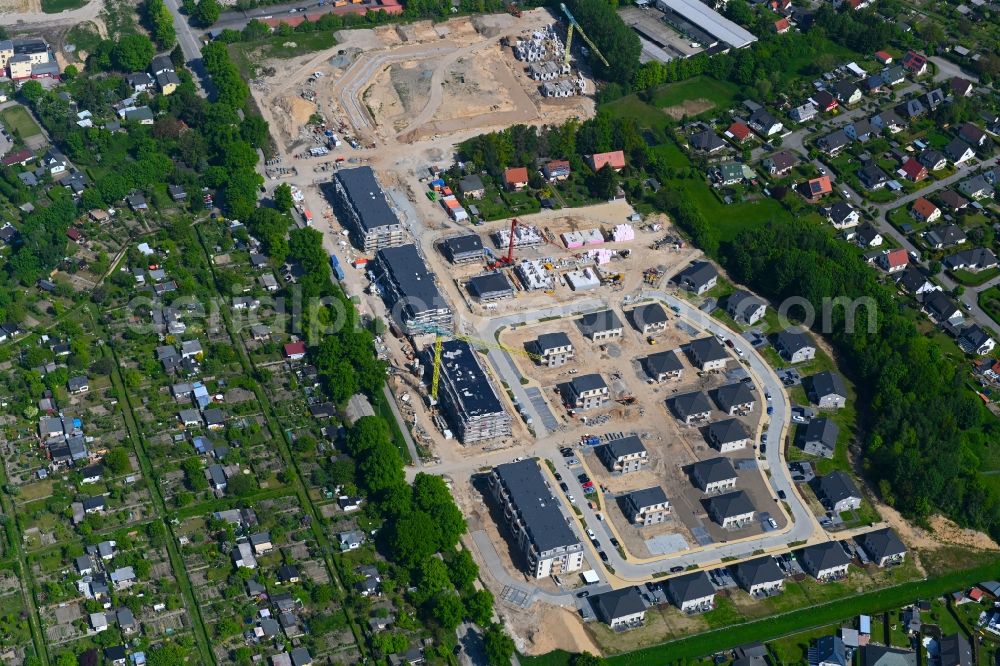 Rostock from the bird's eye view: Residential construction site with multi-family housing development- on the Moordieck - on Molkerei along the Neubrandenburger Strasse in the district Brinckmansdorf in Rostock in the state Mecklenburg - Western Pomerania, Germany