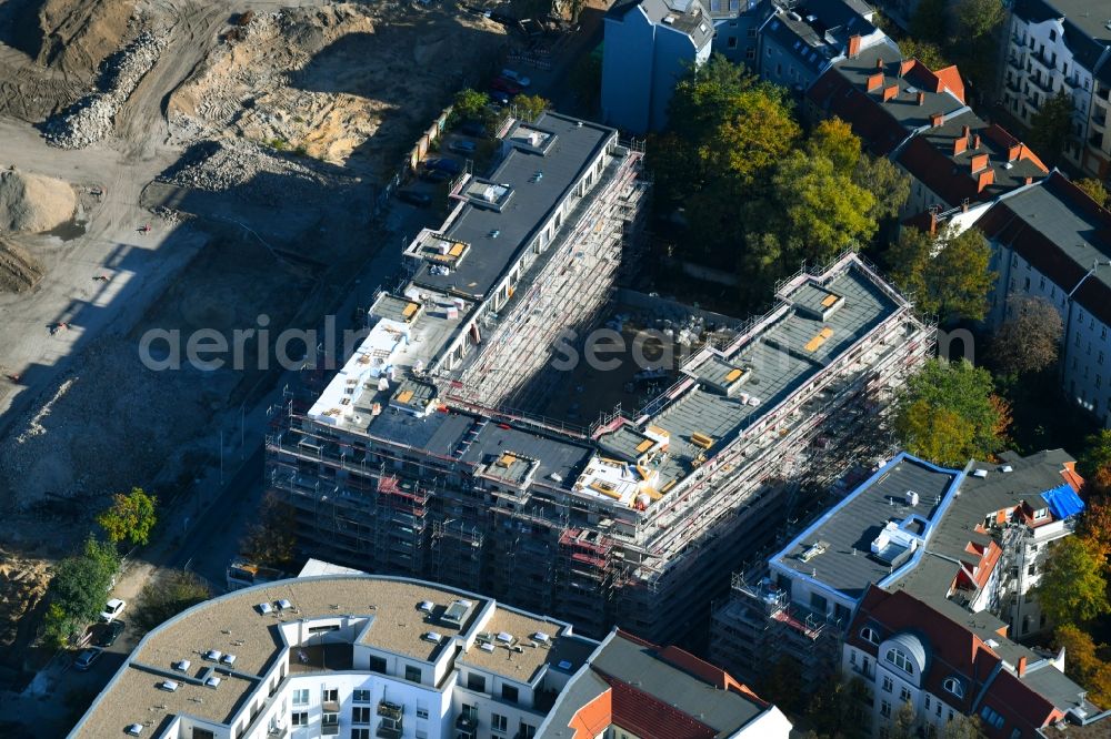 Aerial photograph Berlin - Residential construction site with multi-family housing development- on the Fliesssstrasse - Hasselwerderstrasse - Spreestrasse in the district Schoeneweide in Berlin, Germany