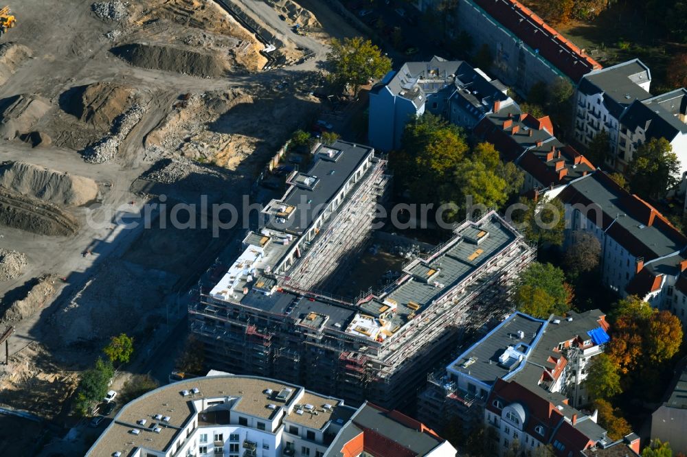 Aerial photograph Berlin - Residential construction site with multi-family housing development- on the Fliesssstrasse - Hasselwerderstrasse - Spreestrasse in the district Schoeneweide in Berlin, Germany