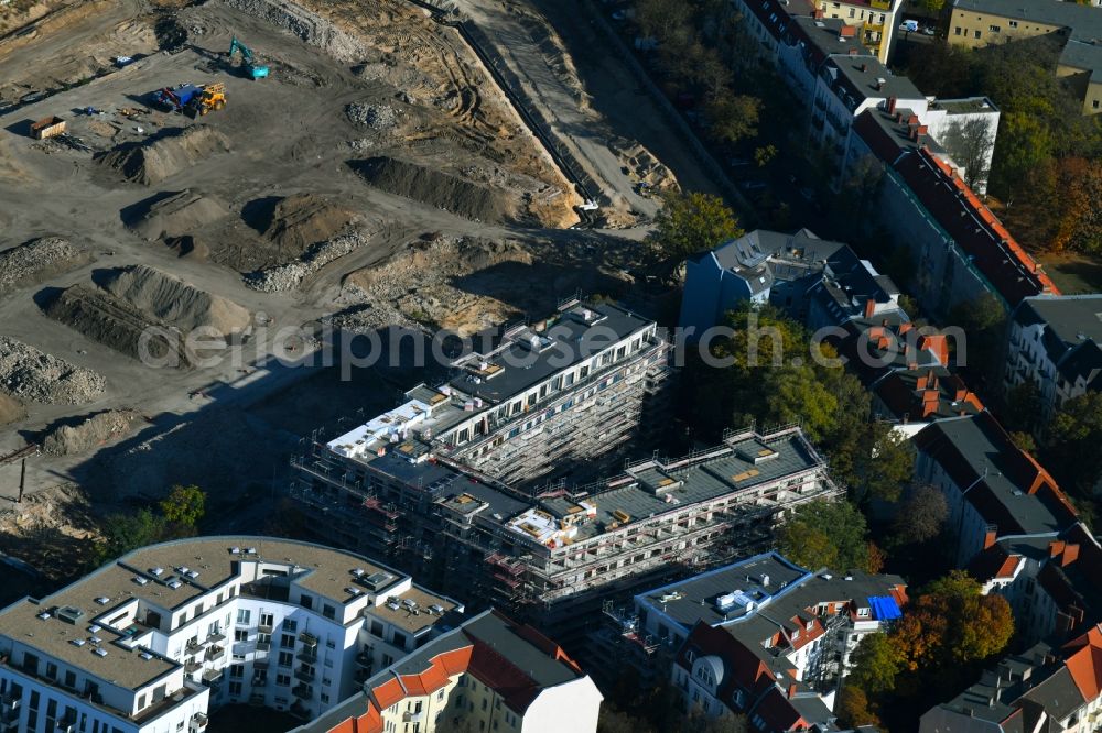 Aerial image Berlin - Residential construction site with multi-family housing development- on the Fliesssstrasse - Hasselwerderstrasse - Spreestrasse in the district Schoeneweide in Berlin, Germany