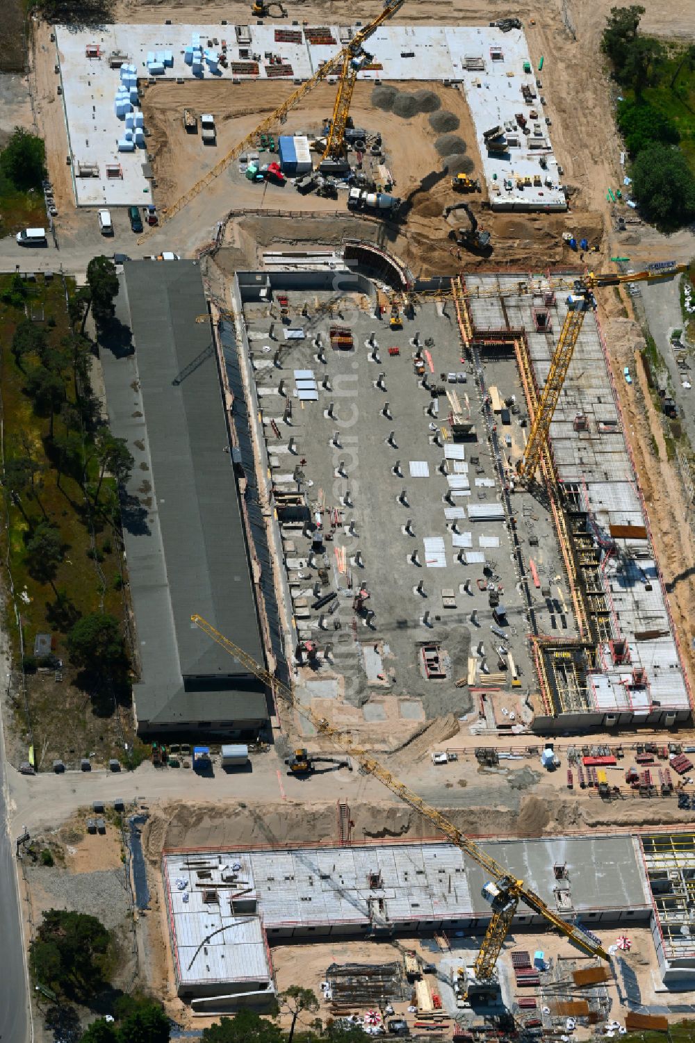 Mannheim from the bird's eye view: Residential construction site with multi-family housing development- on George-Sullivan-Ring in Mannheim in the state Baden-Wuerttemberg, Germany