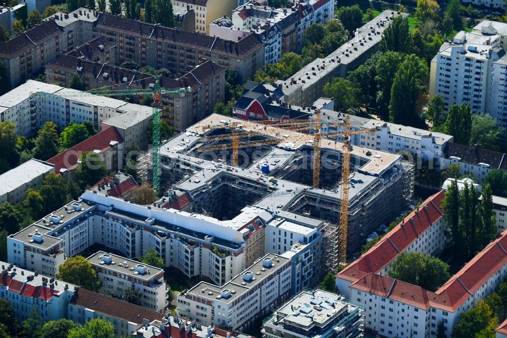 Berlin from above - Residential construction site with multi-family housing development- BOUCHEGAeRTEN on the Harzer Strasse - Bouchestrasse - Mengerzeile in the district Neukoelln in Berlin, Germany