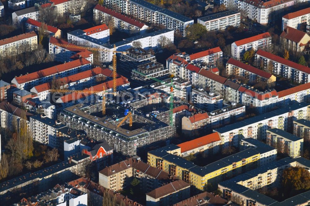 Berlin from the bird's eye view: Residential construction site with multi-family housing development- BOUCHEGAeRTEN on the Harzer Strasse - Bouchestrasse - Mengerzeile in the district Neukoelln in Berlin, Germany