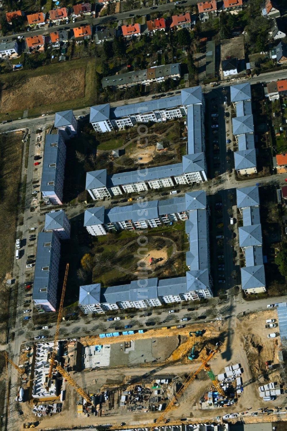 Berlin from the bird's eye view: Residential construction site with multi-family housing development- on the on Hassoweg - Nelkenweg - Anne-Frank-Strasse in the district Altglienicke in Berlin, Germany