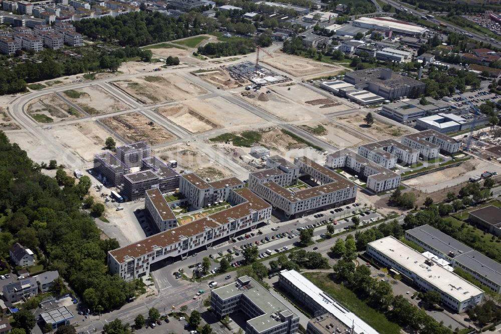 Mainz from the bird's eye view: Residential construction site with multi-family housing development- on the Heiligkreuz-Viertel in the district Weisenau in Mainz in the state Rhineland-Palatinate, Germany