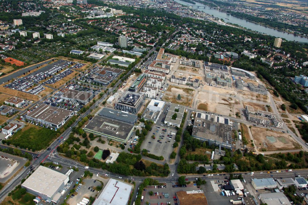 Mainz from above - Residential construction site with multi-family housing development- on the Heiligkreuz-Viertel in the district Weisenau in Mainz in the state Rhineland-Palatinate, Germany