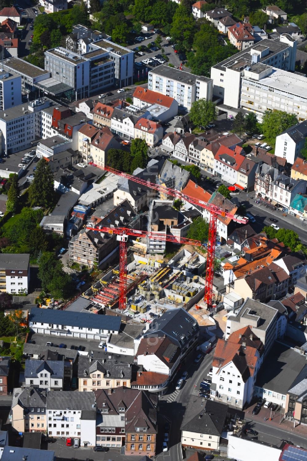 Friedberg (Hessen) from above - Residential construction site with multi-family housing development- on the Kaiserstrasse - Bismarckstrasse in Friedberg (Hessen) in the state Hesse, Germany