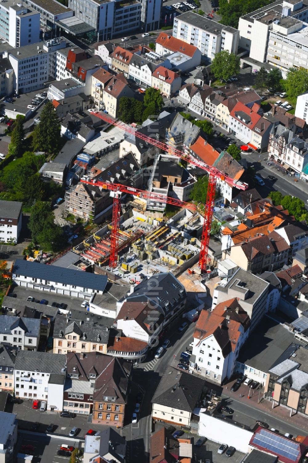 Friedberg (Hessen) from the bird's eye view: Residential construction site with multi-family housing development- on the Kaiserstrasse - Bismarckstrasse in Friedberg (Hessen) in the state Hesse, Germany