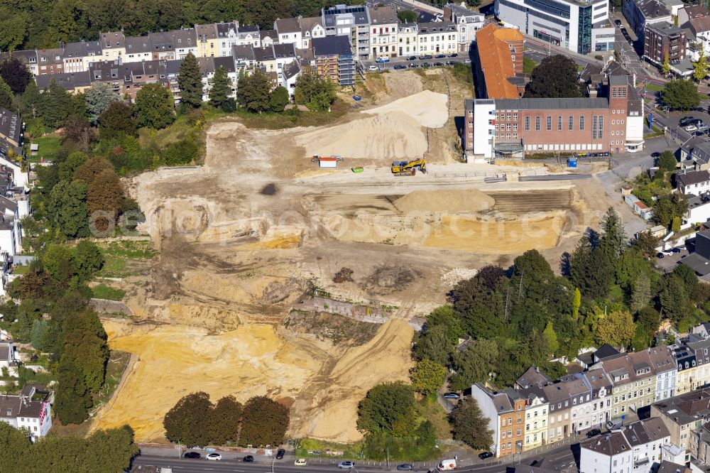 Mönchengladbach from above - Residential construction site with multi-family housing development- Maria-Hilf-Terrassen on street Sandradstrasse in the district Gladbach in Moenchengladbach in the state North Rhine-Westphalia, Germany