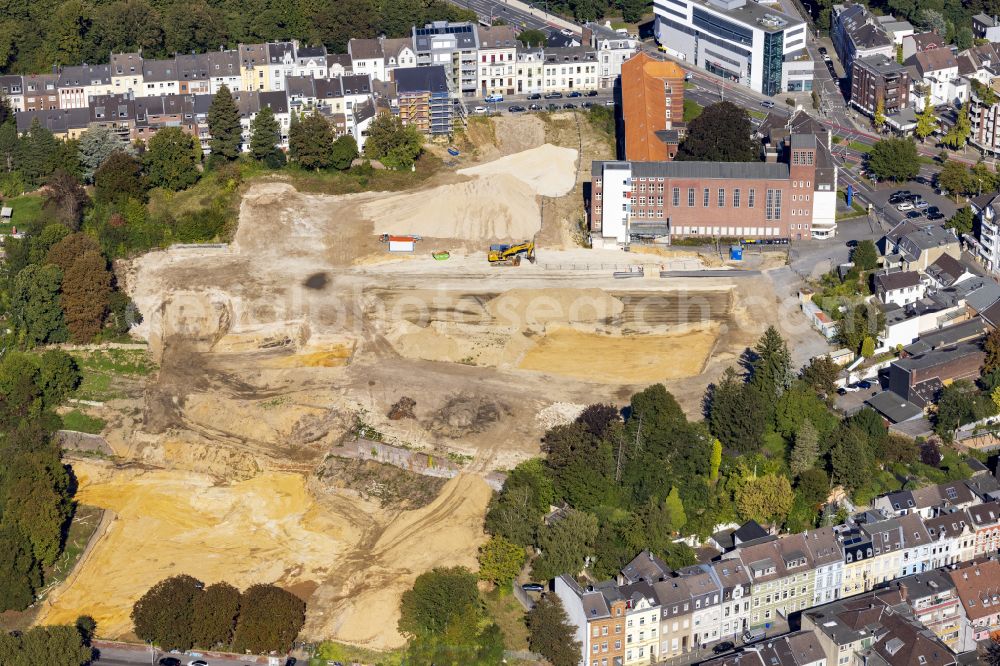 Mönchengladbach from the bird's eye view: Residential construction site with multi-family housing development- Maria-Hilf-Terrassen on street Sandradstrasse in the district Gladbach in Moenchengladbach in the state North Rhine-Westphalia, Germany