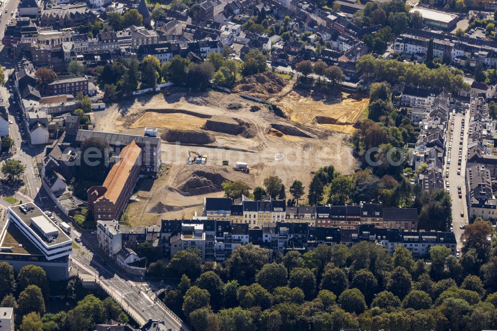 Mönchengladbach from above - Residential construction site with multi-family housing development- Maria-Hilf-Terrassen on street Sandradstrasse in the district Gladbach in Moenchengladbach in the state North Rhine-Westphalia, Germany