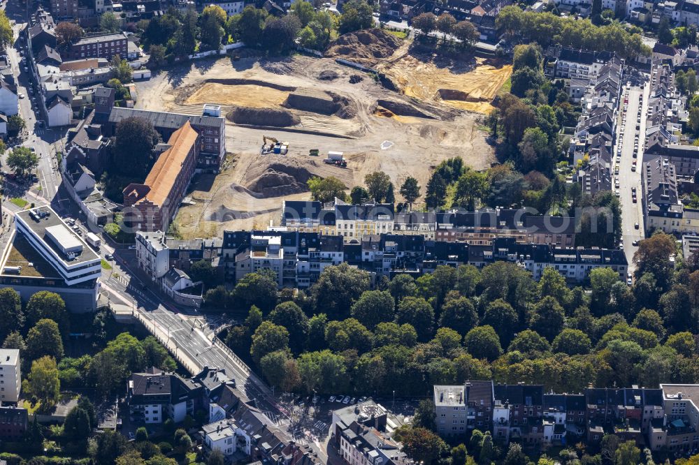 Mönchengladbach from the bird's eye view: Residential construction site with multi-family housing development- Maria-Hilf-Terrassen on street Sandradstrasse in the district Gladbach in Moenchengladbach in the state North Rhine-Westphalia, Germany