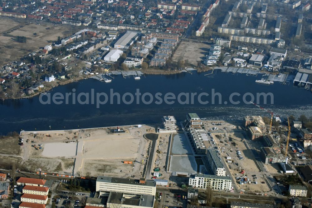 Berlin from the bird's eye view: Residential area construction site with multi-family housing development - new building Neue Wasserliebe - 52 Grad Nord Wohnen am Wasser in Berlin-Gruenau on the banks of the river Dahme at Teichmummelring - An der Dahme - Gaffelsteig - Regattastrasse in the district of Gruenau in Berlin, Germany