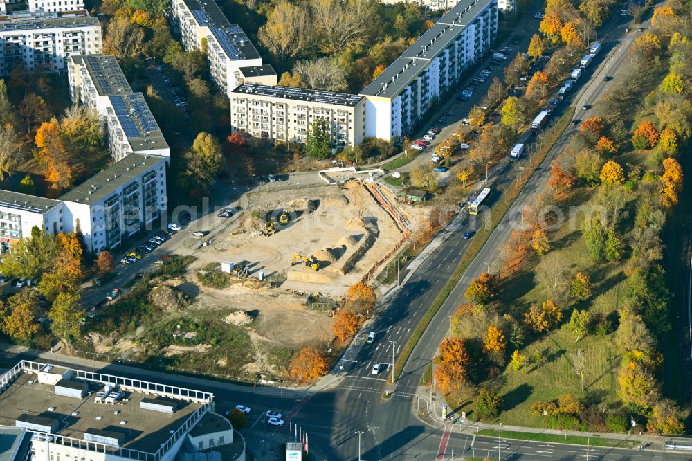 Berlin from the bird's eye view: Residential area construction site with multi-family housing development - new building on Hellersdorfer Strasse Cecilienstrasse - Ehm-Welk-Strasse in the district of Hellersdorf in Berlin, Germany