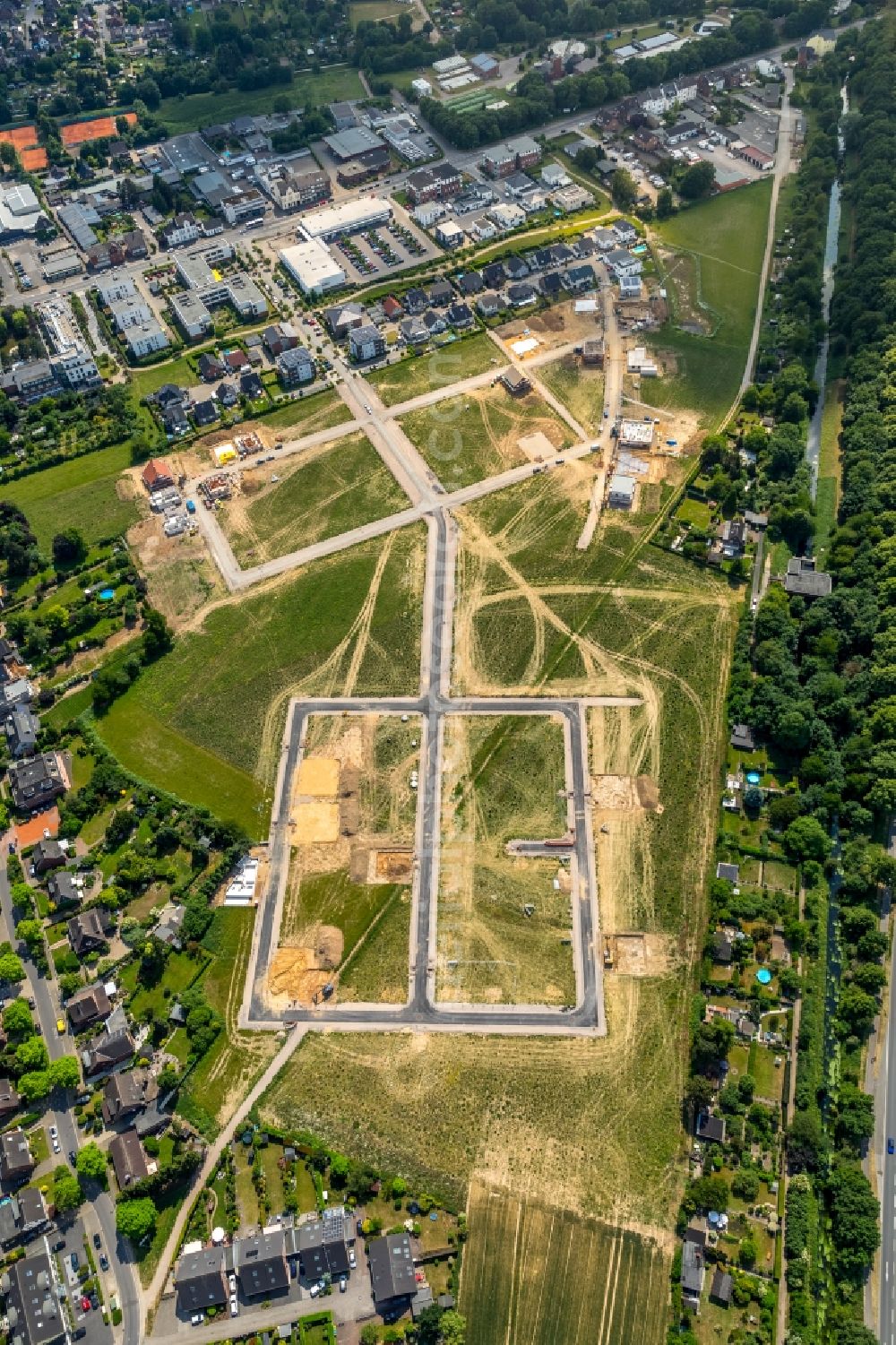 Aerial photograph Kamp-Lintfort - Residential construction site with multi-family housing development- on the Hardehausen-Strasse - Marienhave-Strasse - Walkenried-Strasse in the district Niersenbruch in Kamp-Lintfort in the state North Rhine-Westphalia, Germany