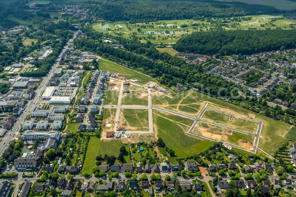 Kamp-Lintfort from above - Residential construction site with multi-family housing development- on the Hardehausen-Strasse - Marienhave-Strasse - Walkenried-Strasse in the district Niersenbruch in Kamp-Lintfort in the state North Rhine-Westphalia, Germany