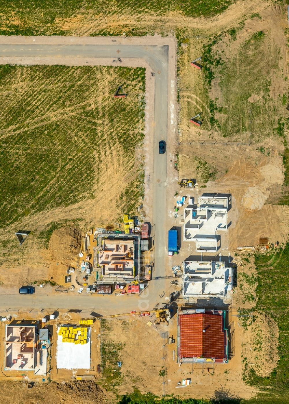 Aerial image Kamp-Lintfort - Residential construction site with multi-family housing development- on the Hardehausen-Strasse - Marienhave-Strasse - Walkenried-Strasse in the district Niersenbruch in Kamp-Lintfort in the state North Rhine-Westphalia, Germany