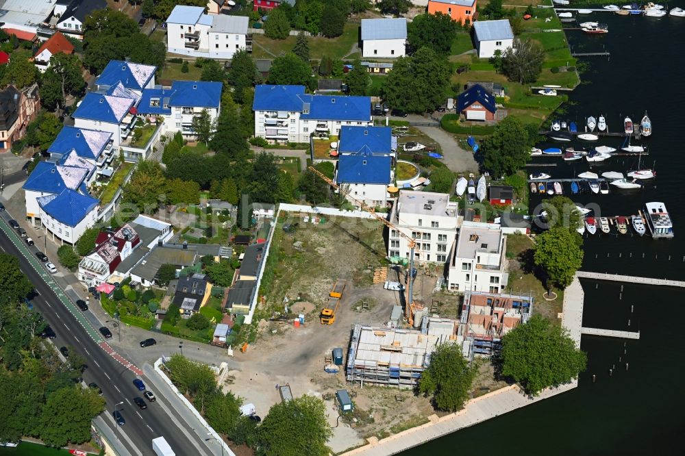 Aerial image Berlin - Residential construction site with multi-family housing development- on the on Seddinsee - Wernsdorfer Strasse on Dahme in the district Schmoeckwitz in Berlin, Germany