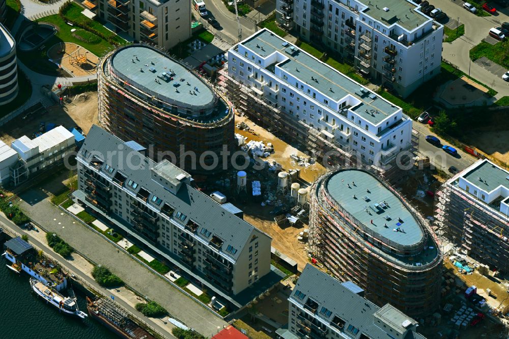 Aerial photograph Berlin - Residential construction site with multi-family housing development - new building Speicherballett on Parkstrasse in the district of Spandau Hakenfelde in Berlin, Germany