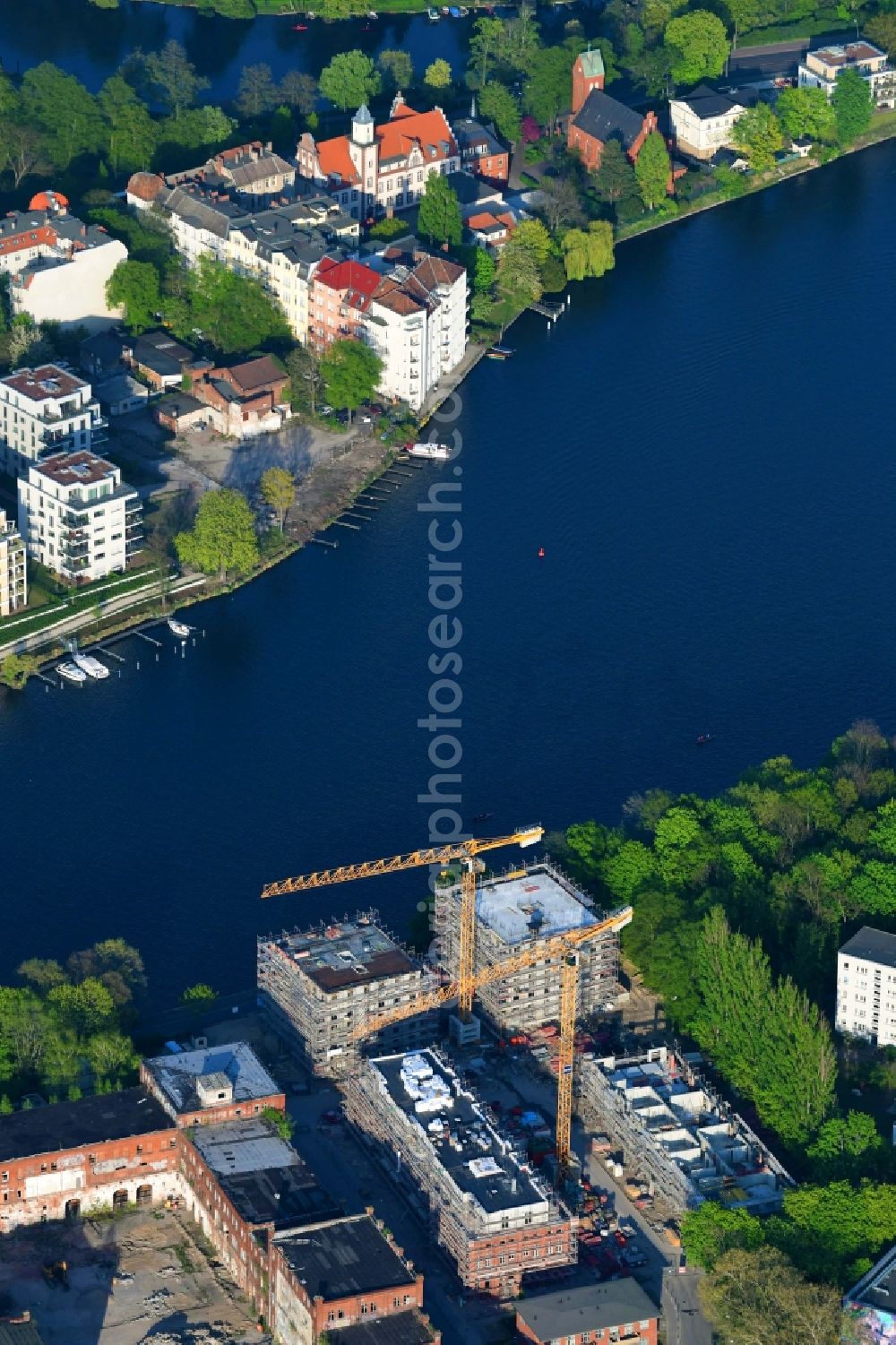 Berlin from above - Residential construction site with multi-family housing development- Die Spindlertowers in of Wasserstadt Spindlersfeld on Ufer of Spree in the district Spindlersfeld in Berlin, Germany