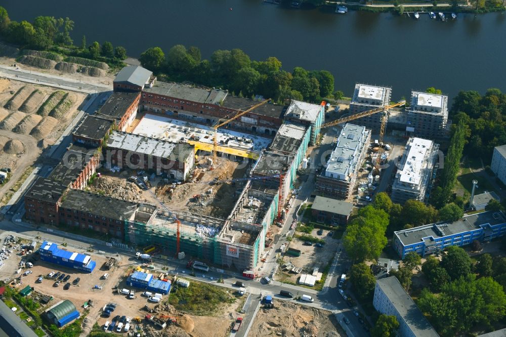 Berlin from the bird's eye view: Residential construction site with multi-family housing development- on the Die Spindlertowers in of Wasserstadt Spindlersfeld on Ufer of Spree in the district Spindlersfeld in Berlin, Germany