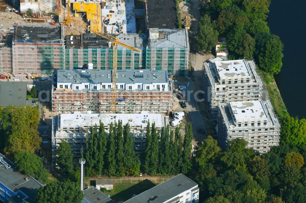 Aerial photograph Berlin - Residential construction site with multi-family housing development- on the Die Spindlertowers in of Wasserstadt Spindlersfeld on Ufer of Spree in the district Spindlersfeld in Berlin, Germany