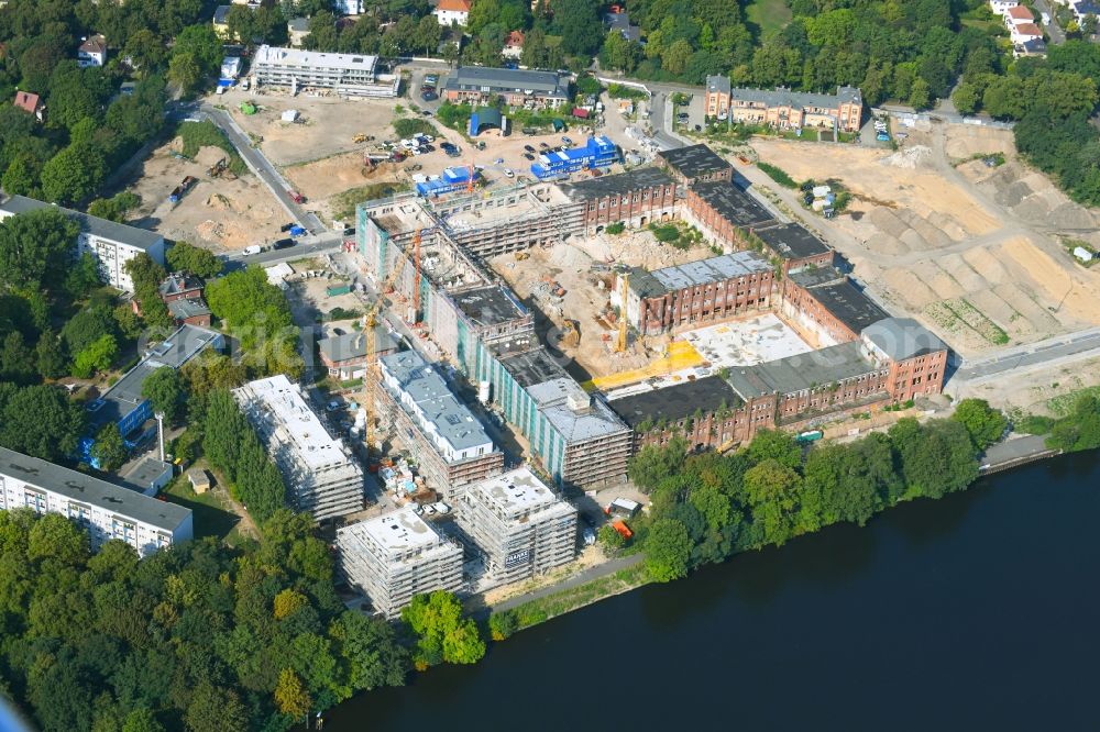 Aerial image Berlin - Residential construction site with multi-family housing development- on the Die Spindlertowers in of Wasserstadt Spindlersfeld on Ufer of Spree in the district Spindlersfeld in Berlin, Germany