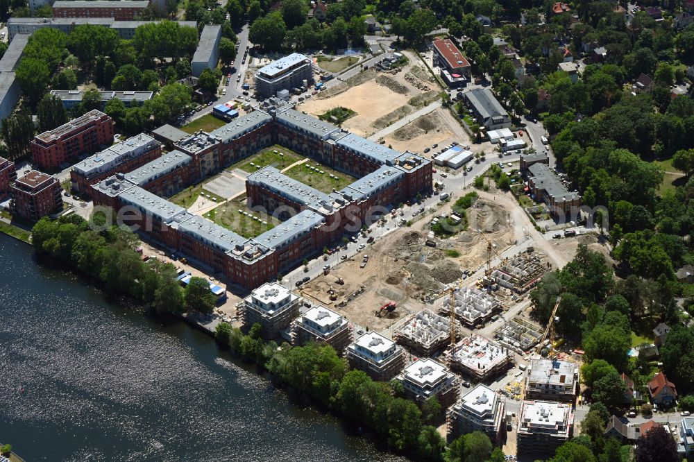 Berlin from the bird's eye view: Residential construction site with multi-family housing development- Wasserstadt Spindlersfeld on street Ottomar-Geschke-Strasse in the district Koepenick in Berlin, Germany