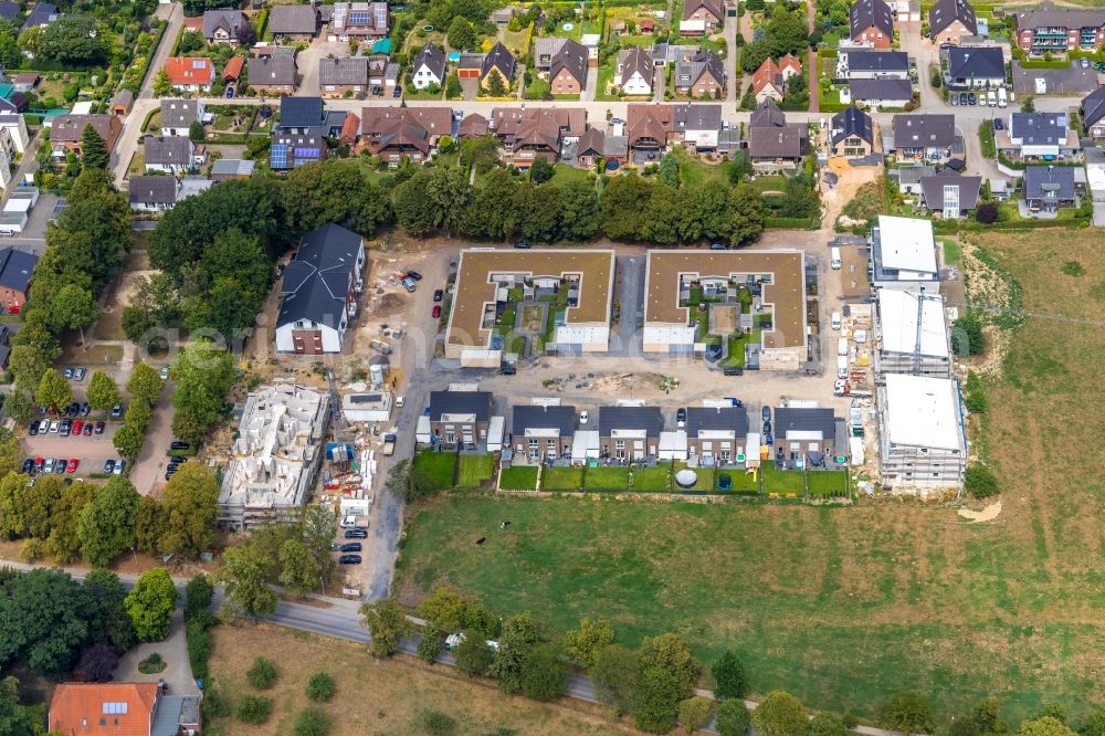 Aerial image Hamminkeln - Residential construction site with multi-family housing development- on the Wohnen on Alten Sportplatz on Bruener Strasse in Hamminkeln in the state North Rhine-Westphalia, Germany