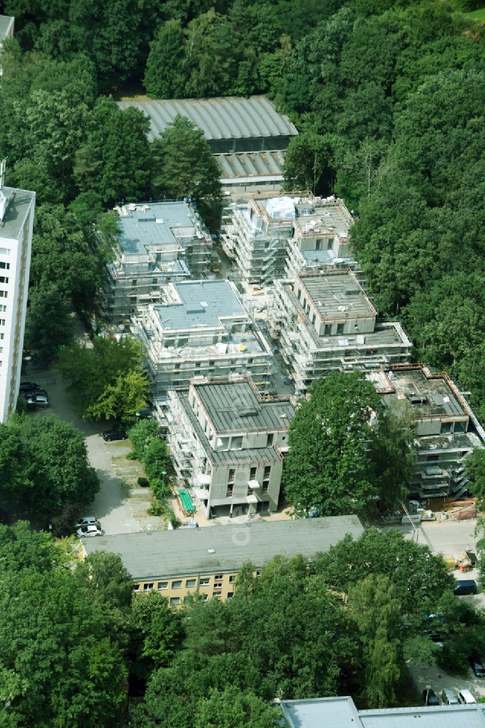 Potsdam from the bird's eye view: Residential construction site with multi-family housing development- on the Zum Kahleberg corner Zum Jagenstein in the district Waldstadt in Potsdam in the state Brandenburg, Germany