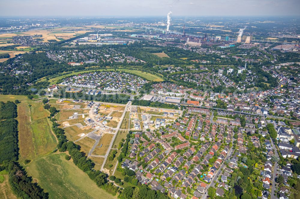 Duisburg from the bird's eye view: Residential area construction site of a mixed development with multi-family houses and single-family houses- New building at the Am Alten Angerbach in the district Huckingen in Duisburg at Ruhrgebiet in the state North Rhine-Westphalia, Germany