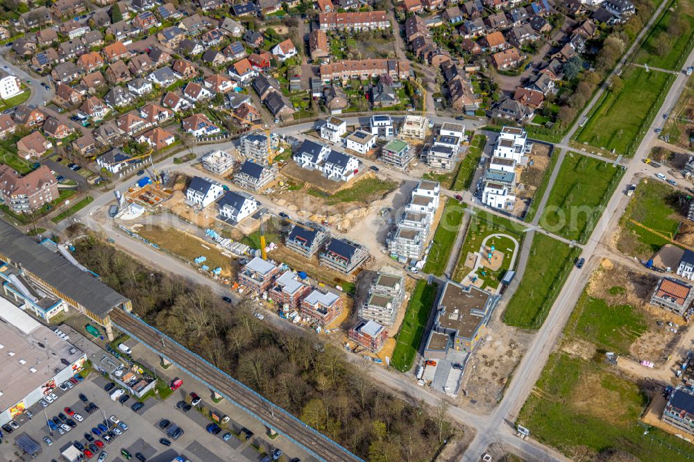 Duisburg from the bird's eye view: residential area construction site of a mixed development with multi-family houses and single-family houses- New building at the Am Alten Angerbach in Duisburg at Ruhrgebiet in the state North Rhine-Westphalia, Germany