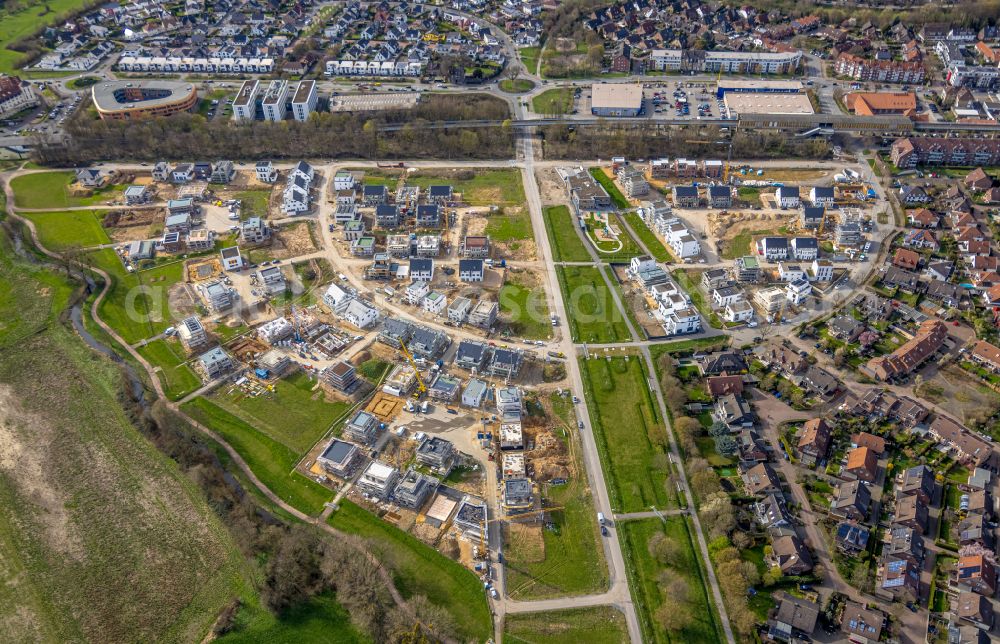 Aerial image Duisburg - residential area construction site of a mixed development with multi-family houses and single-family houses- New building at the Am Alten Angerbach in Duisburg at Ruhrgebiet in the state North Rhine-Westphalia, Germany