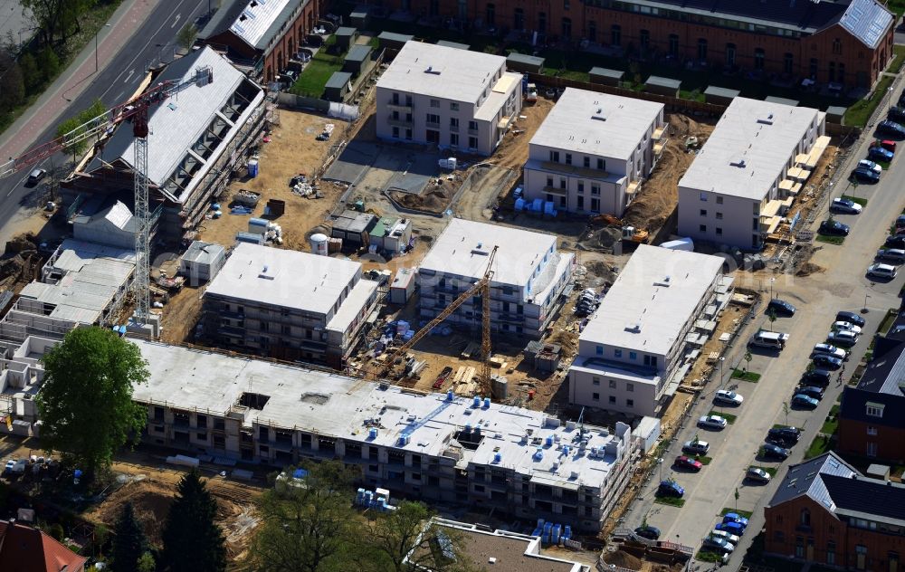 Potsdam from the bird's eye view: Baustelle Wohnneubau Mehrfamilienhäuser Kaiser-Wilhelm-Karree in Potsdam im Bundesland Brandenburg. Auf dem ehemaligen Kasernen - Gelände einer ehemaligen preußischen Kaserne in der Jägervorstadt an der Pappelallee entsteht durch die Wohnungsbaugesellschaft m.b.H. Th. Semmelhaack eine Mehrfamilienhaus - Wohnanlage mit Eigentumswohnungen.// Residential new construction multi-family homes Kaiser Wilhelm Square in Potsdam in Brandenburg.