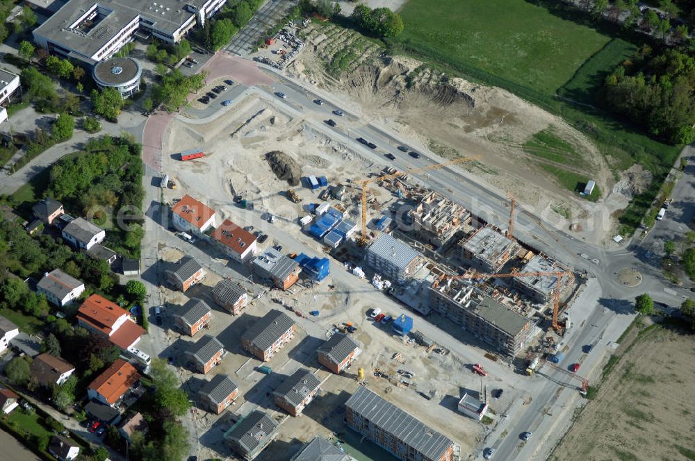 Garching from the bird's eye view: Baustelle des Wohnneubaugebietes am Professor-Angermair-Ring / Mühlfeldweg in Garching bei München. Ein Projekt der Concept Bau - Premier GmbH.