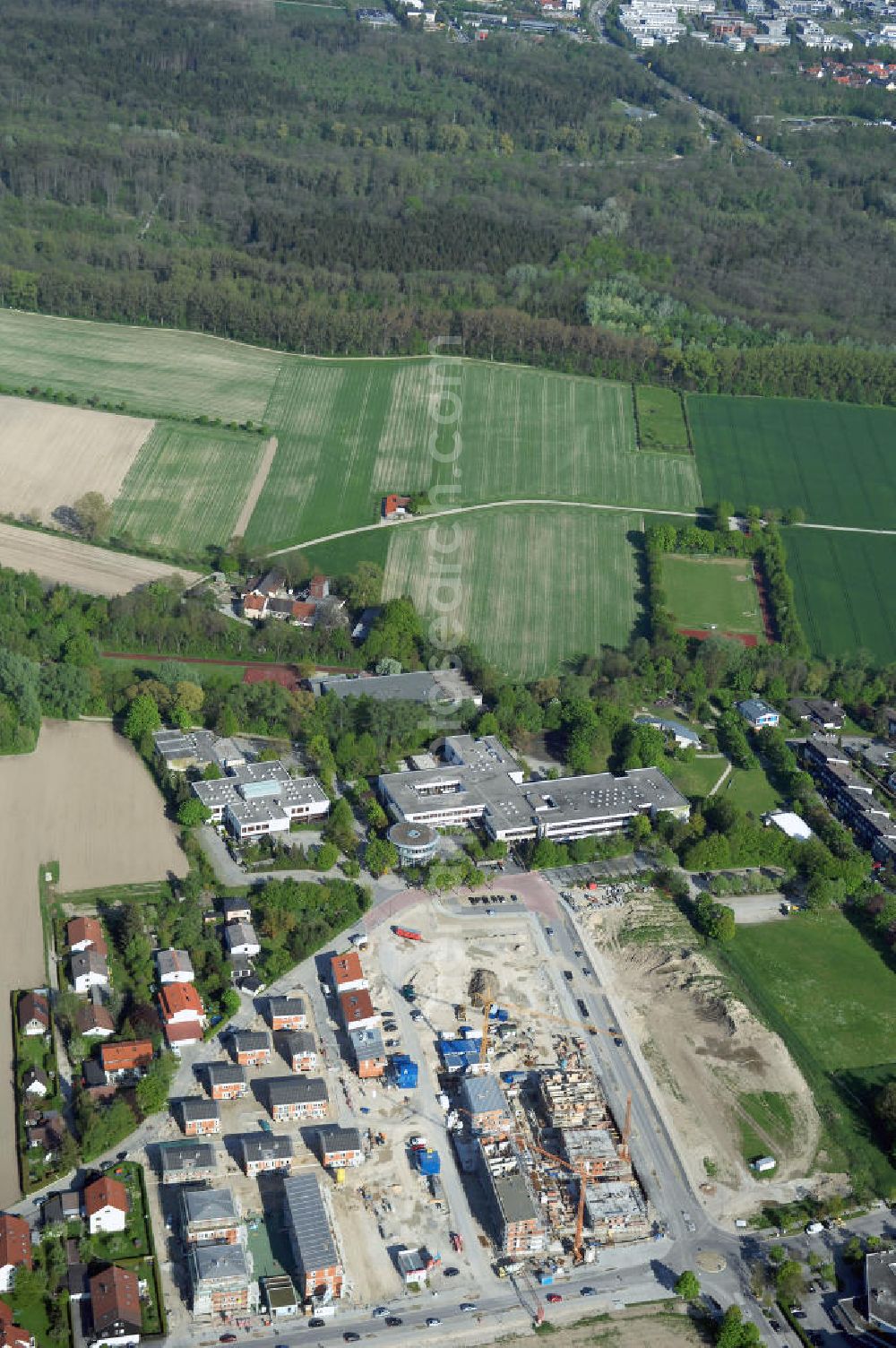 Aerial image Garching - Baustelle des Wohnneubaugebietes am Professor-Angermair-Ring / Mühlfeldweg in Garching bei München. Ein Projekt der Concept Bau - Premier GmbH.