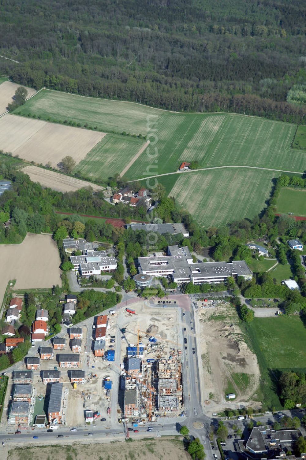 Garching from above - Baustelle des Wohnneubaugebietes am Professor-Angermair-Ring / Mühlfeldweg in Garching bei München. Ein Projekt der Concept Bau - Premier GmbH.