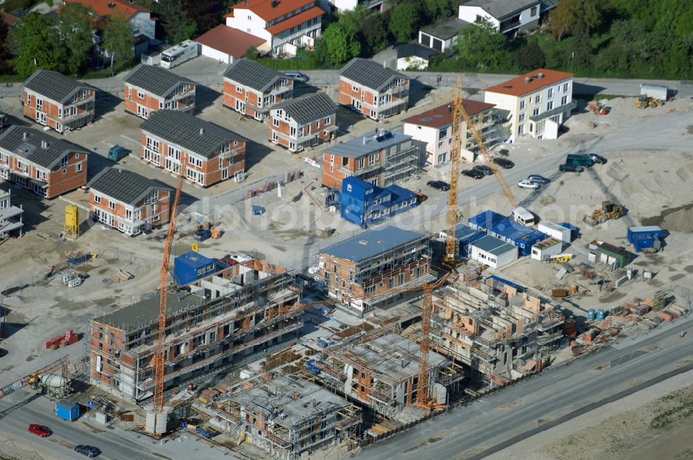 Aerial photograph Garching - Baustelle des Wohnneubaugebietes am Professor-Angermair-Ring / Mühlfeldweg in Garching bei München. Ein Projekt der Concept Bau - Premier GmbH.