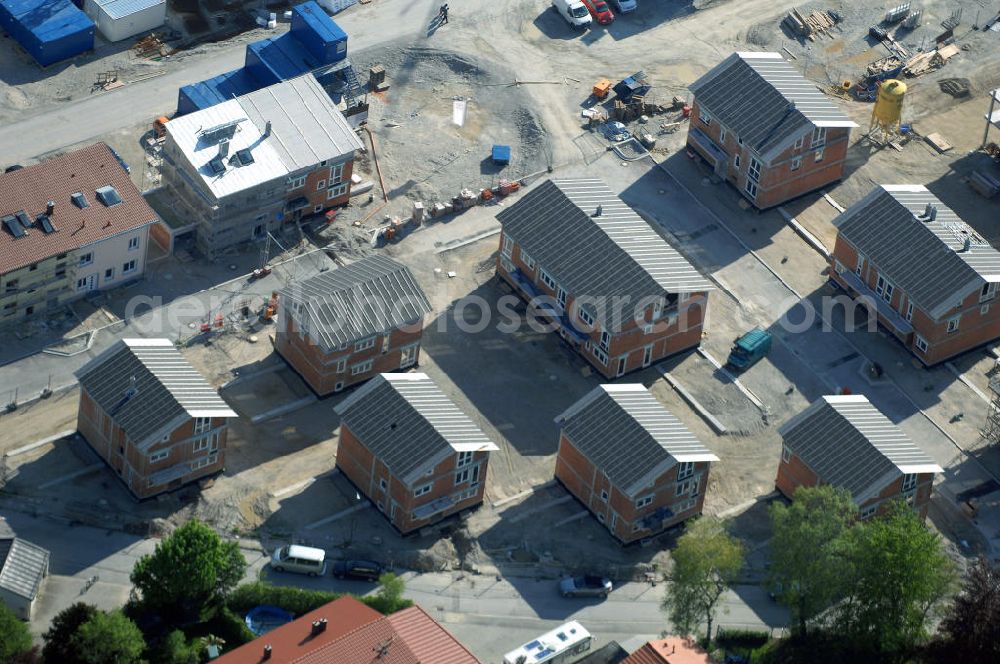 Aerial photograph Garching - Baustelle des Wohnneubaugebietes am Professor-Angermair-Ring / Mühlfeldweg in Garching bei München. Ein Projekt der Concept Bau - Premier GmbH.