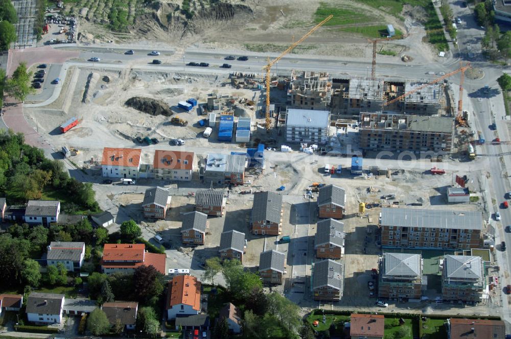 Aerial photograph Garching - Baustelle des Wohnneubaugebietes am Professor-Angermair-Ring / Mühlfeldweg in Garching bei München. Ein Projekt der Concept Bau - Premier GmbH.