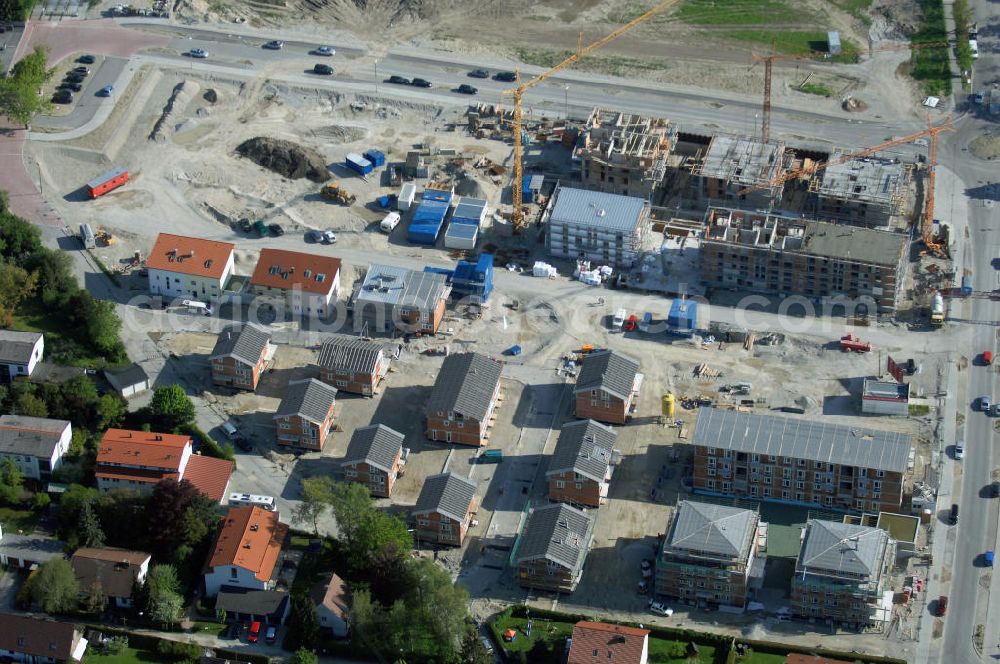 Garching from the bird's eye view: Baustelle des Wohnneubaugebietes am Professor-Angermair-Ring / Mühlfeldweg in Garching bei München. Ein Projekt der Concept Bau - Premier GmbH.