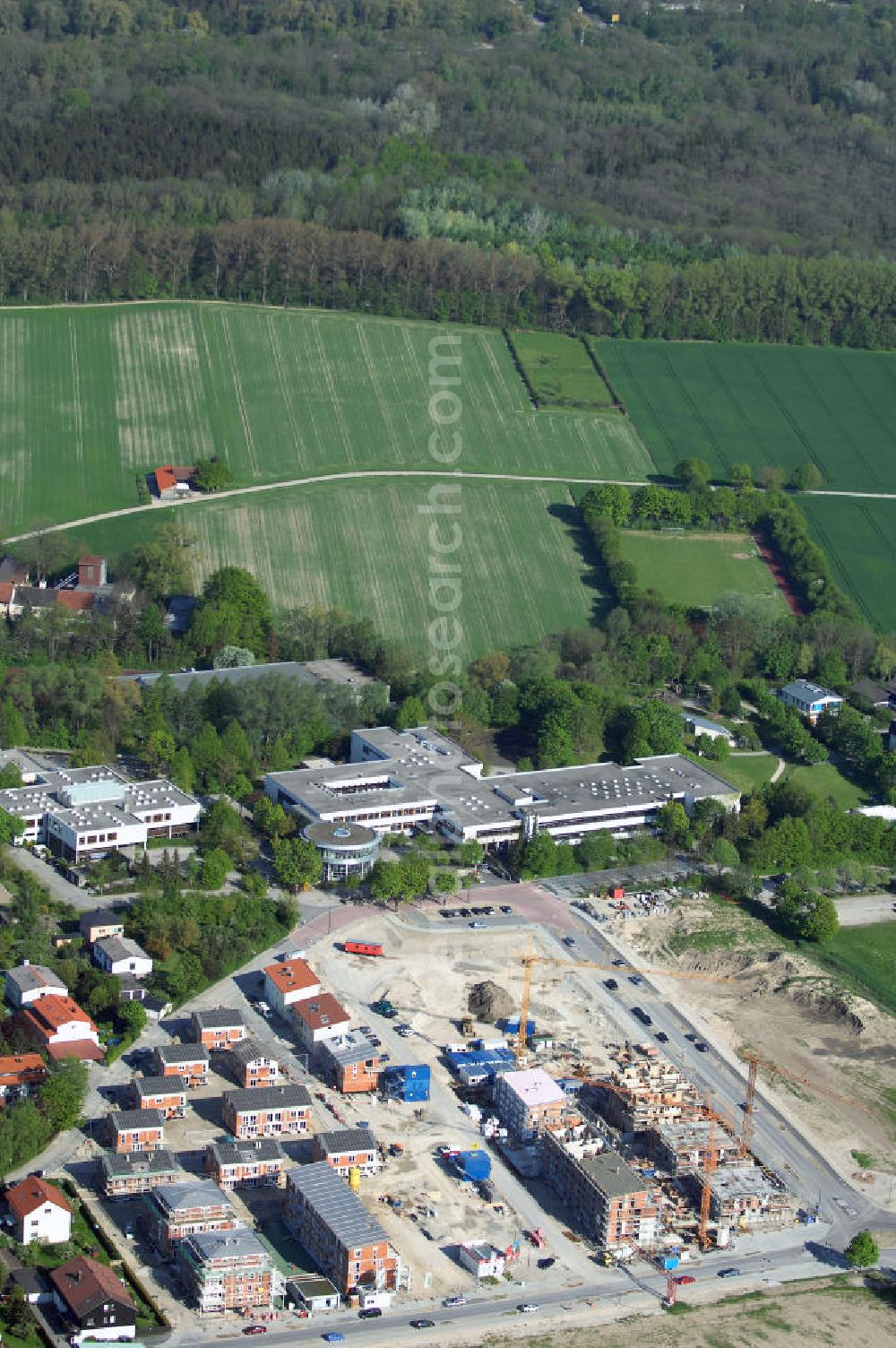 Garching from above - Baustelle des Wohnneubaugebietes am Professor-Angermair-Ring / Mühlfeldweg in Garching bei München. Ein Projekt der Concept Bau - Premier GmbH.