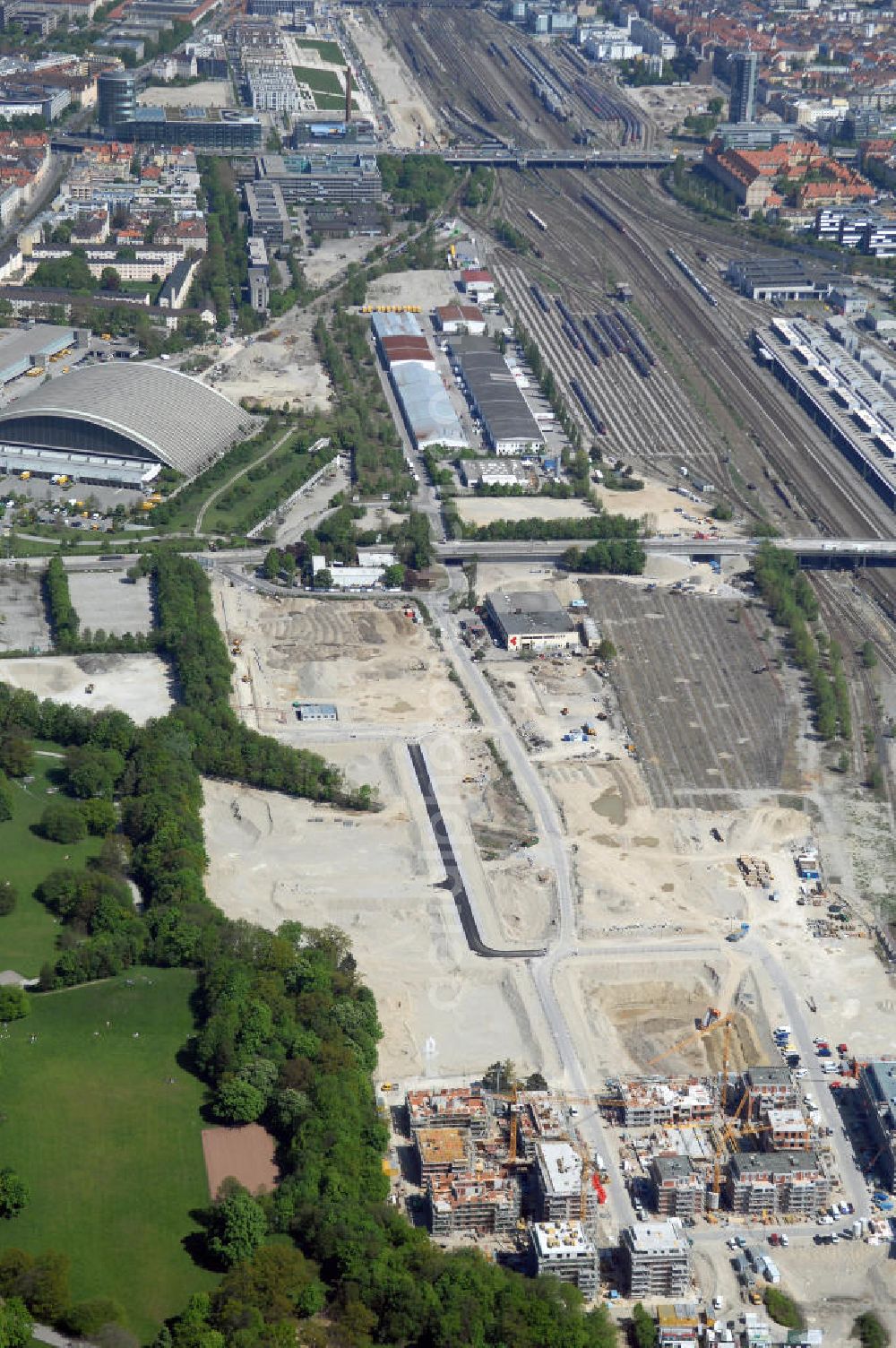 Aerial photograph München - Baustelle des Wohnneubaugebietes Wotan- Winfriedstrasse am Hirchgarten der Concept Bau - Premier GmbH.