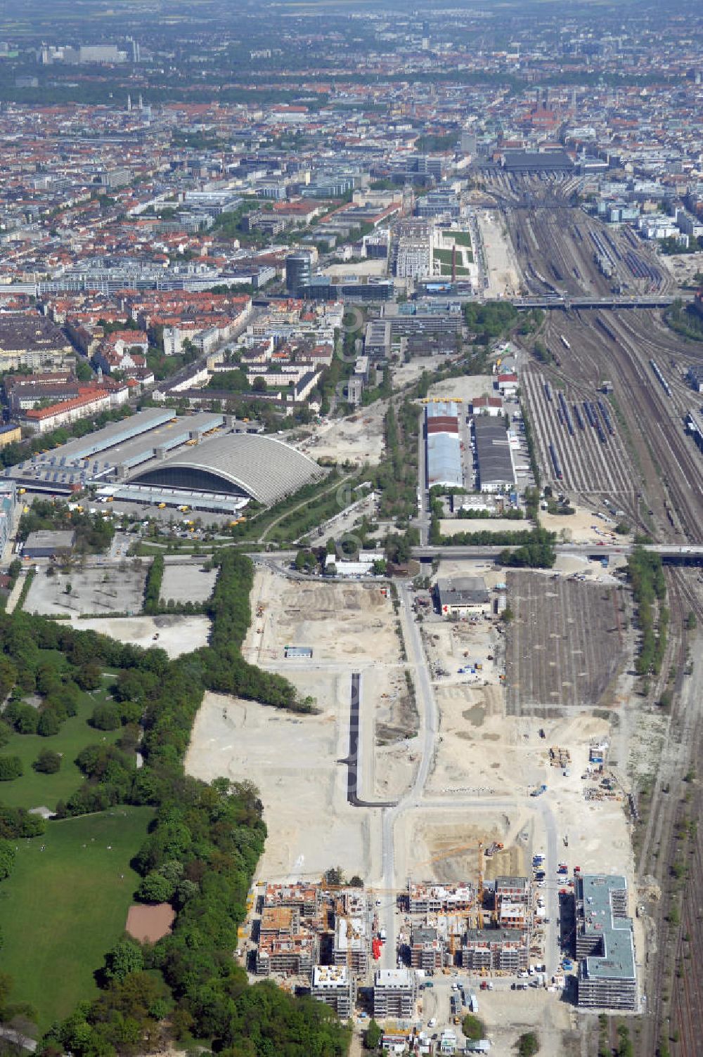 Aerial image München - Baustelle des Wohnneubaugebietes Wotan- Winfriedstrasse am Hirchgarten der Concept Bau - Premier GmbH.