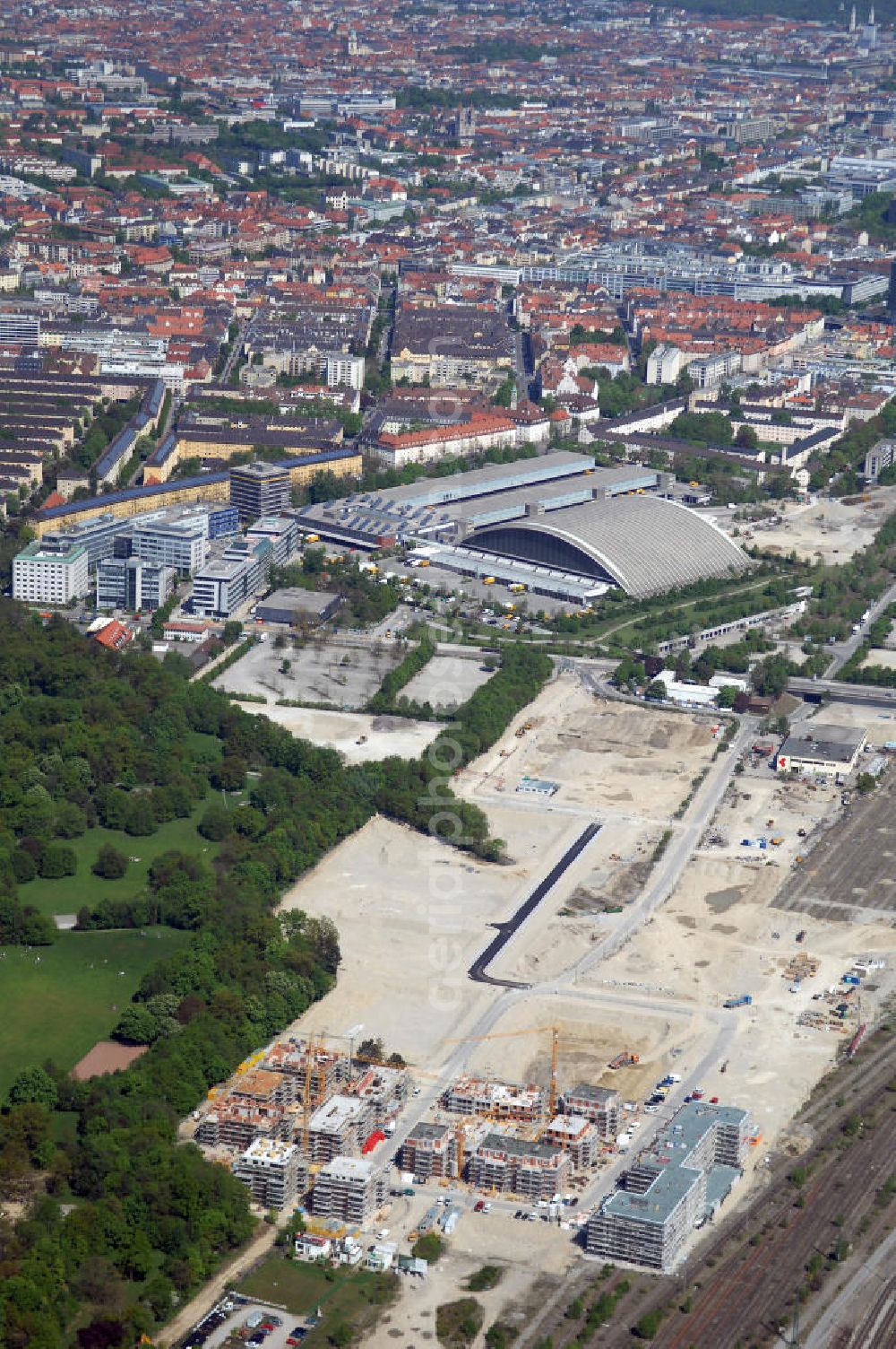 München from above - Baustelle des Wohnneubaugebietes Wotan- Winfriedstrasse am Hirchgarten der Concept Bau - Premier GmbH.