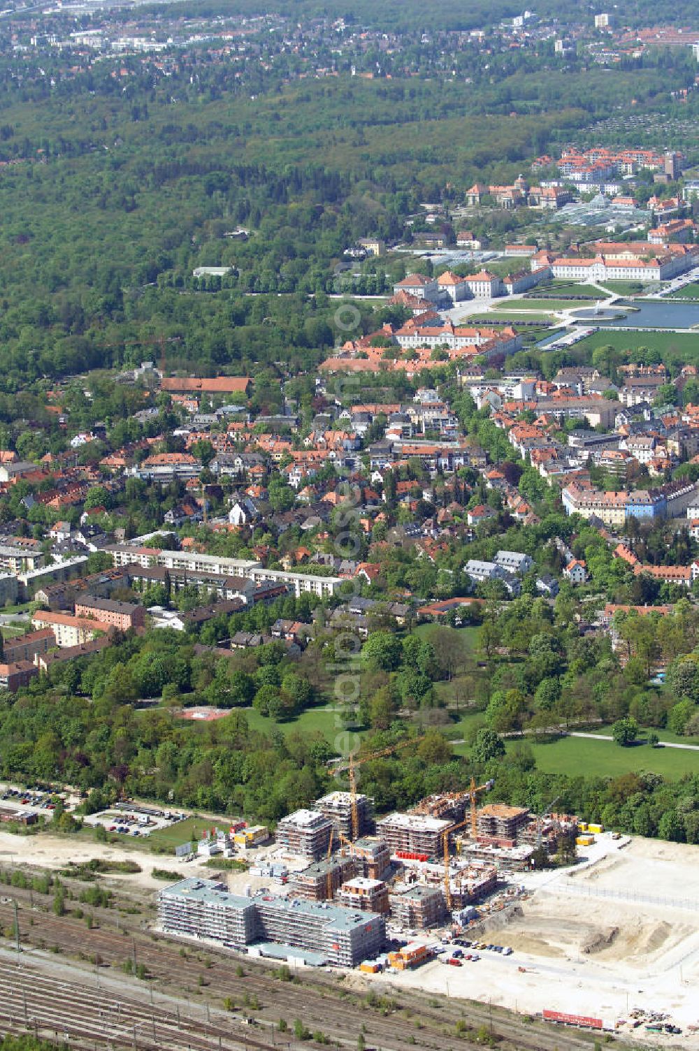 München from the bird's eye view: Baustelle des Wohnneubaugebietes Wotan- Winfriedstrasse am Hirchgarten der Concept Bau - Premier GmbH.